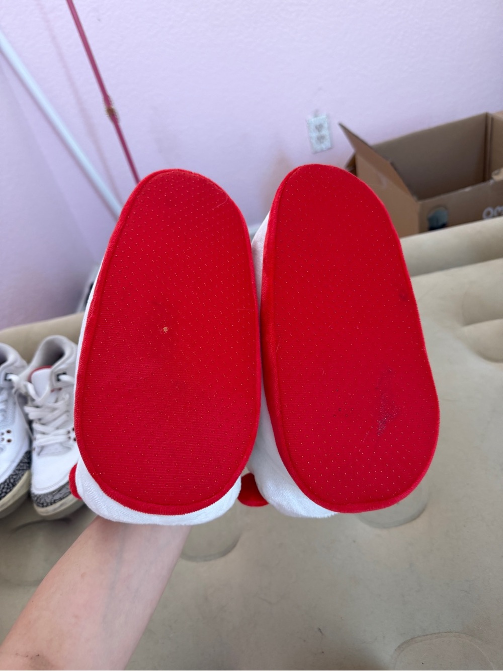 Hello Kitty slippers - Picture 3 of 5